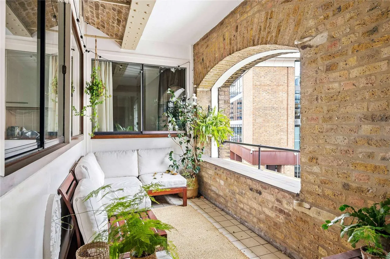 East Smithfield, London, E1W, photo 14