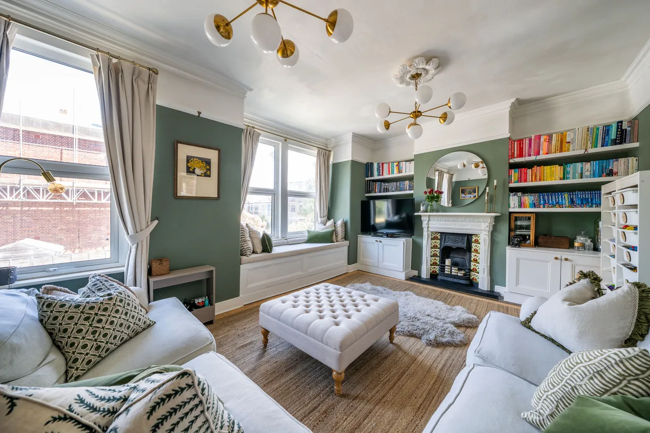 3 bed flat for sale — Sellincourt Road, London, SW17