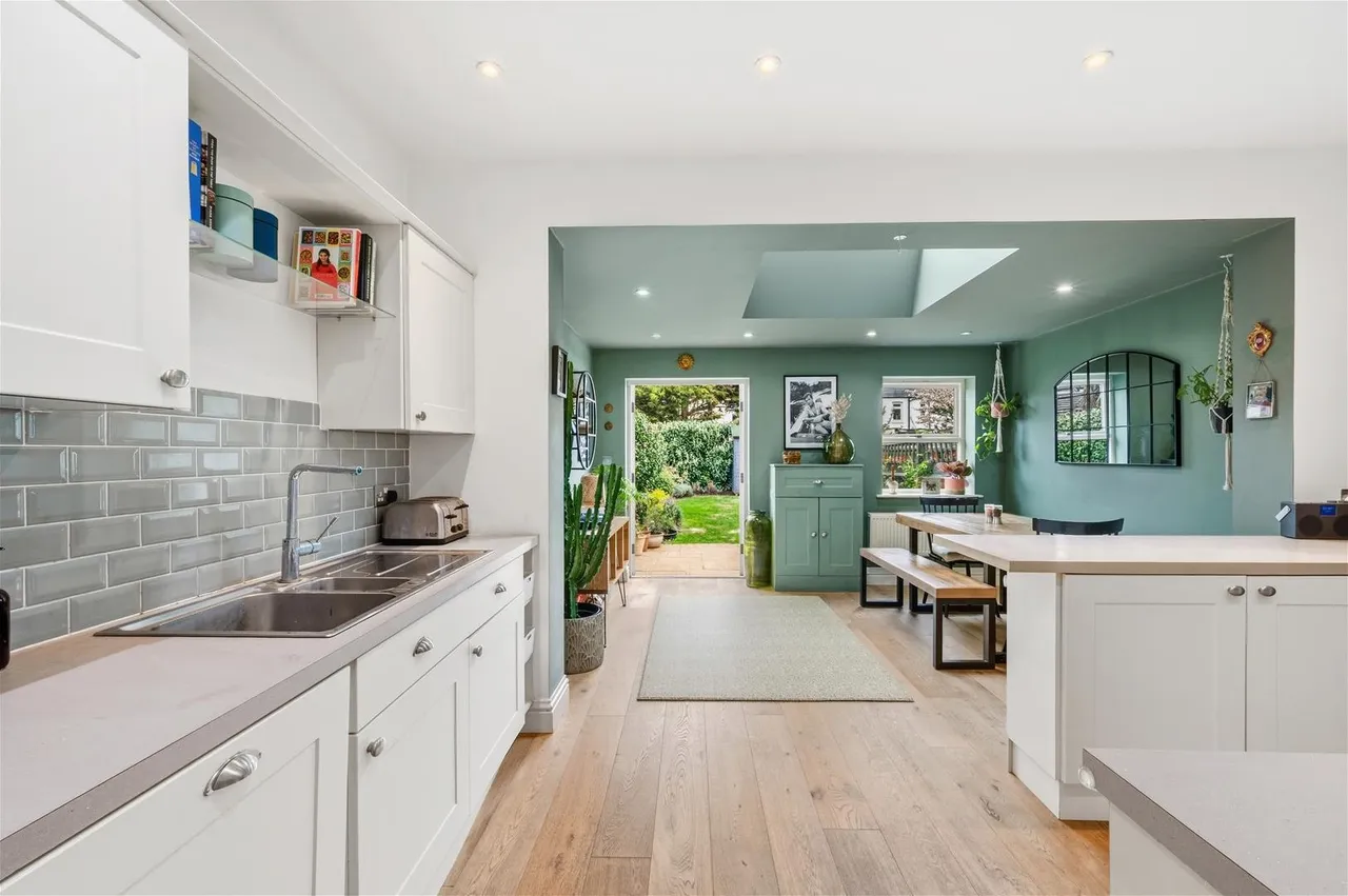 Dupont Road, London SW20 8EQ, photo 3