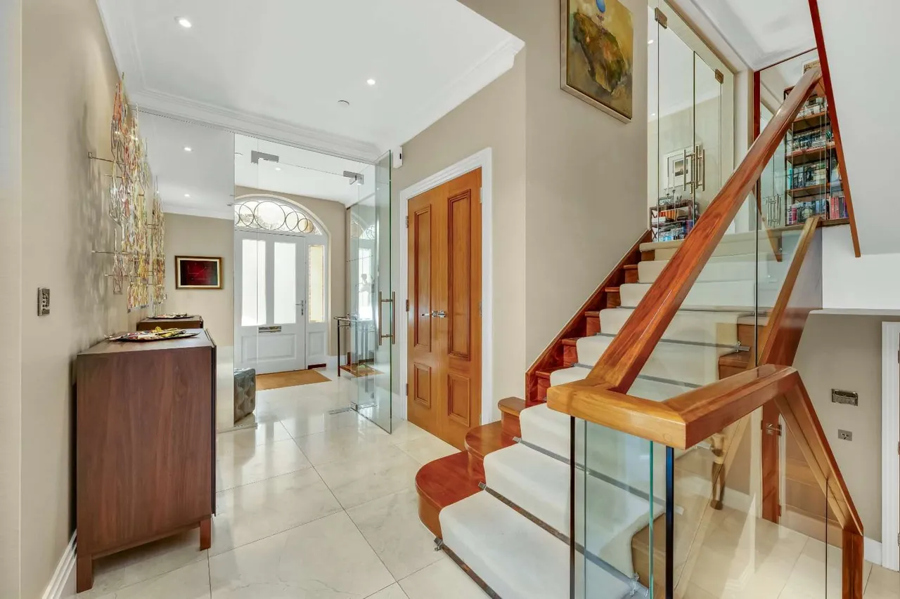 Wootton Place, Esher, Surrey, KT10 9FH, photo 3
