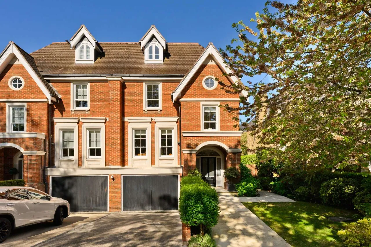 5 bed house to rent — Wootton Place, Esher, Surrey, KT10 9FH