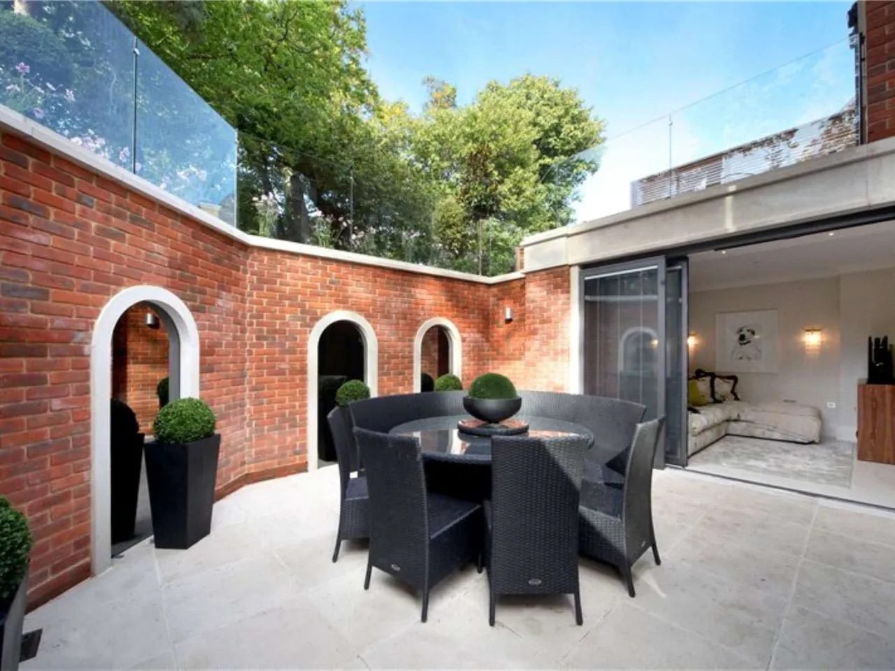 Wootton Place, Esher, Surrey, KT10 9FH, photo 2