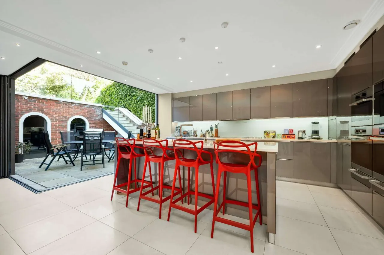 Wootton Place, Esher, Surrey, KT10 9FH, photo 6