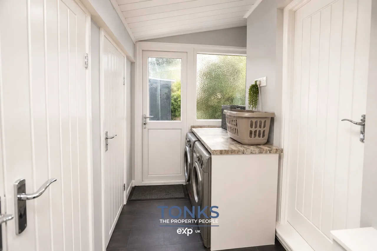 Manor Abbey Road, Halesowen, B62, photo 12