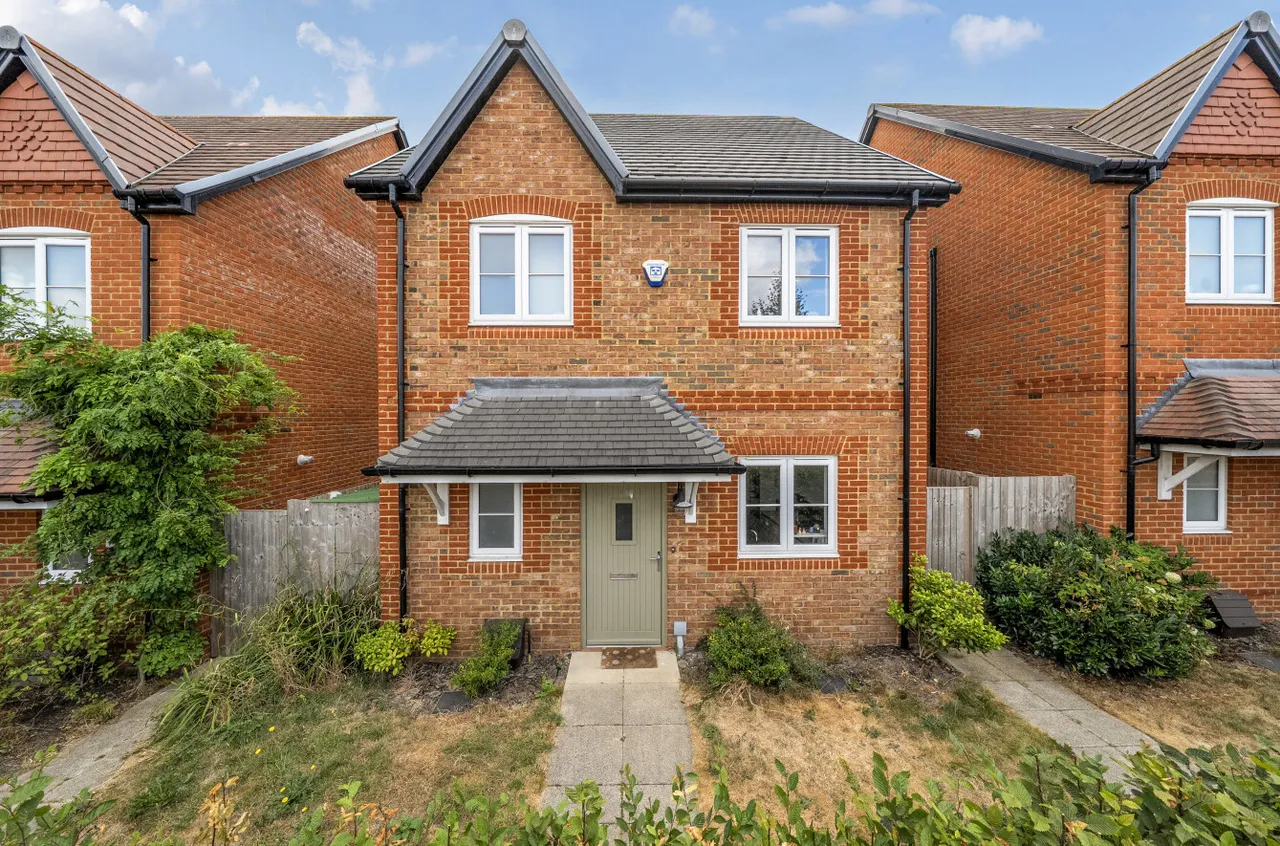 3 bed house for sale — Jasmine Grange, Warfield, Bracknell, Berkshire, RG42 5BD