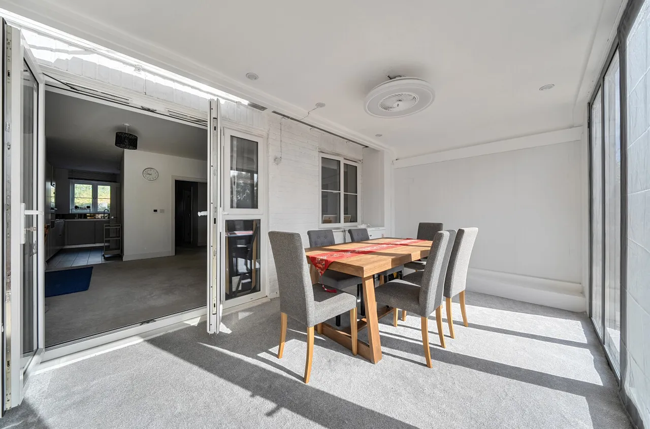 Jasmine Grange, Warfield, Bracknell, Berkshire, RG42 5BD, photo 8