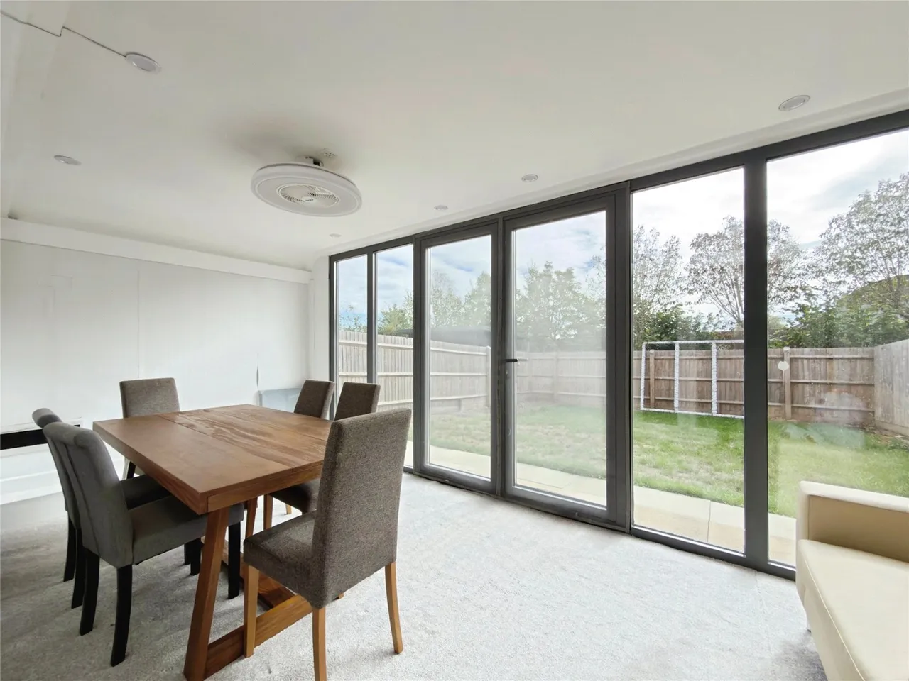 Jasmine Grange, Warfield, RG42, photo 11