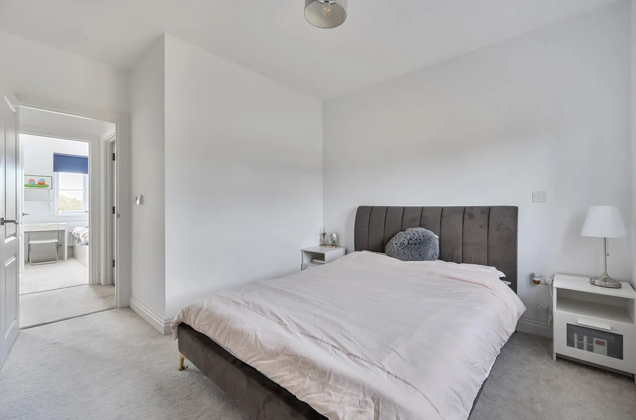 Jasmine Grange, Warfield, Bracknell, Berkshire, RG42 5BD, photo 9