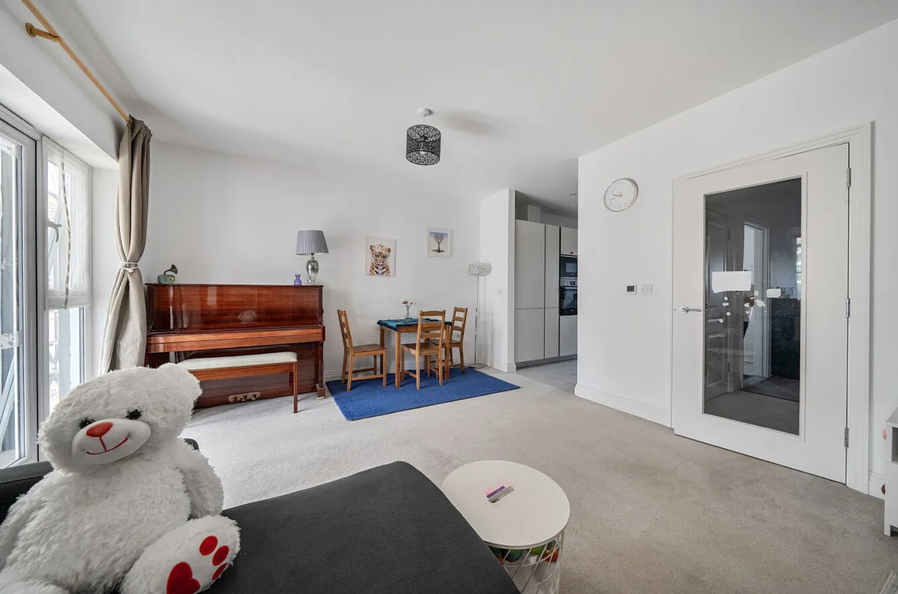 Jasmine Grange, Warfield, Bracknell, Berkshire, RG42 5BD, photo 2