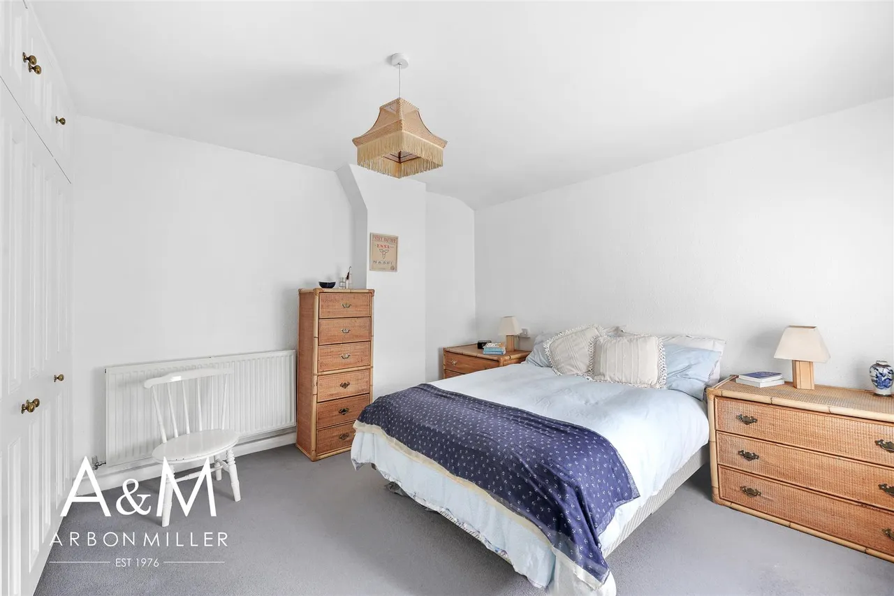 Tanners Lane, Barkingside, Essex, Ilford, IG61QE, photo 14