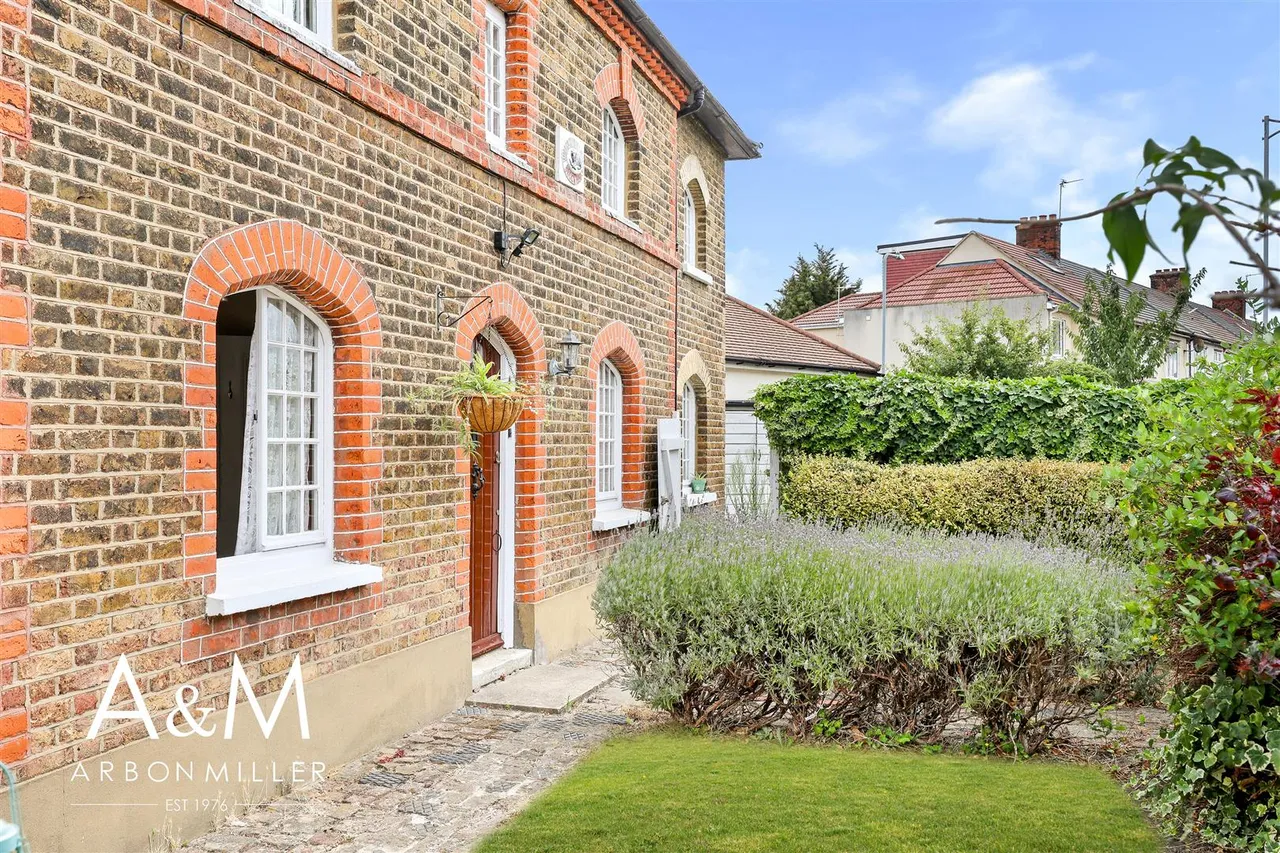 Tanners Lane, Barkingside, Essex, Ilford, IG61QE, photo 23