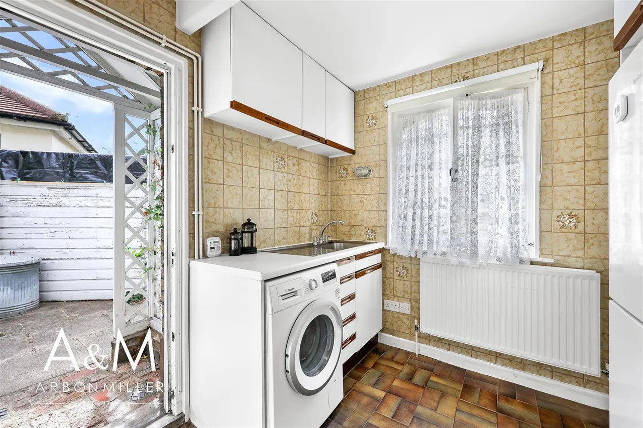 Tanners Lane, Barkingside, Essex, Ilford, IG61QE, photo 8