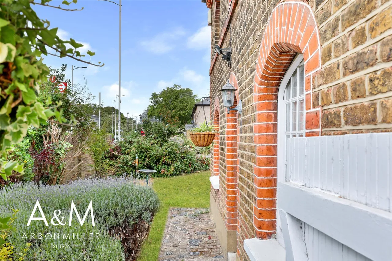 Tanners Lane, Barkingside, Essex, Ilford, IG61QE, photo 20