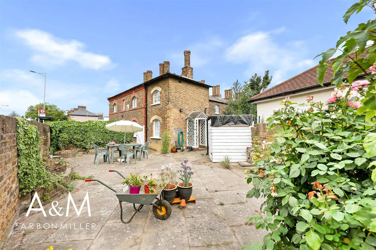 Tanners Lane, Barkingside, Essex, Ilford, IG61QE, photo 21