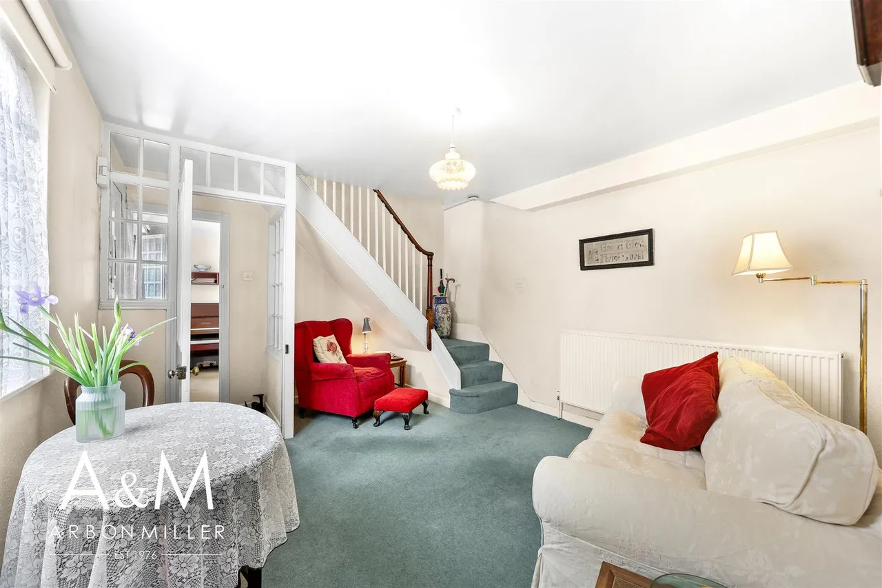 Tanners Lane, Barkingside, Essex, Ilford, IG61QE, photo 2