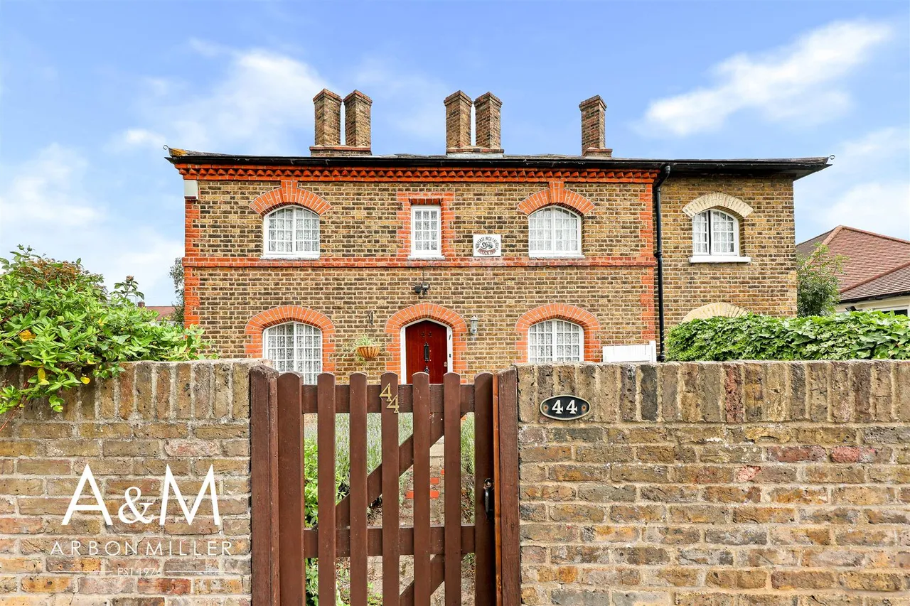 Tanners Lane, Barkingside, Essex, Ilford, IG61QE, photo 24
