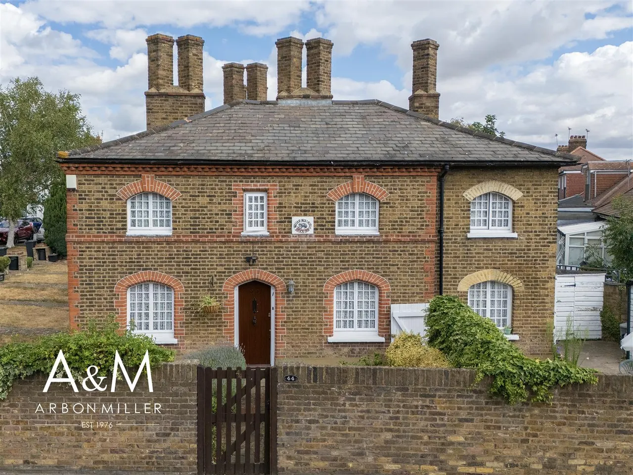 2 bed property for sale — Tanners Lane, Barkingside, Essex, Ilford, IG61QE
