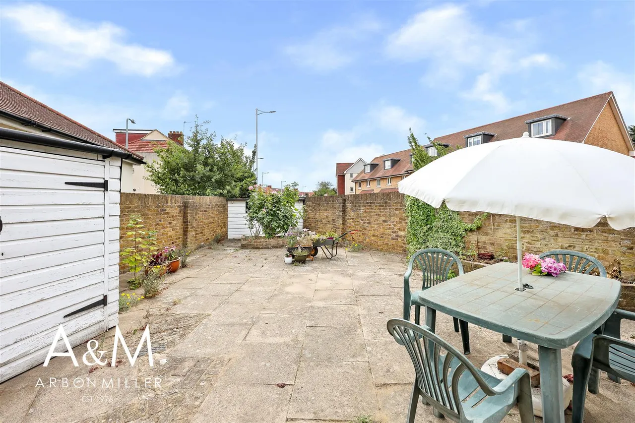 Tanners Lane, Barkingside, Essex, Ilford, IG61QE, photo 18