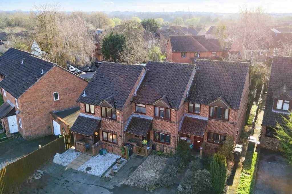 3 bed house for sale, Derrick Close, Calcot, RG31