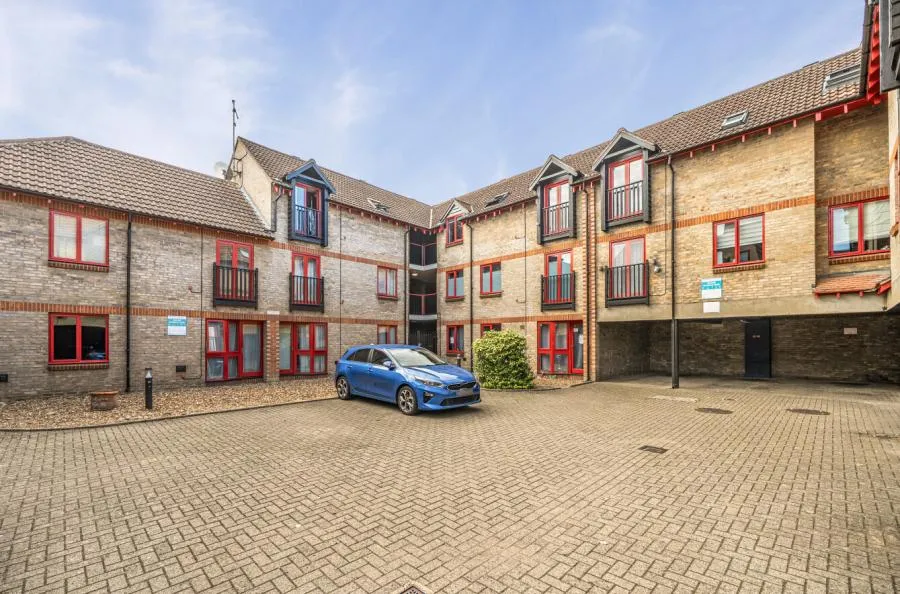 2 bed flat for sale, St. Georges Court, Huntingdon, PE29