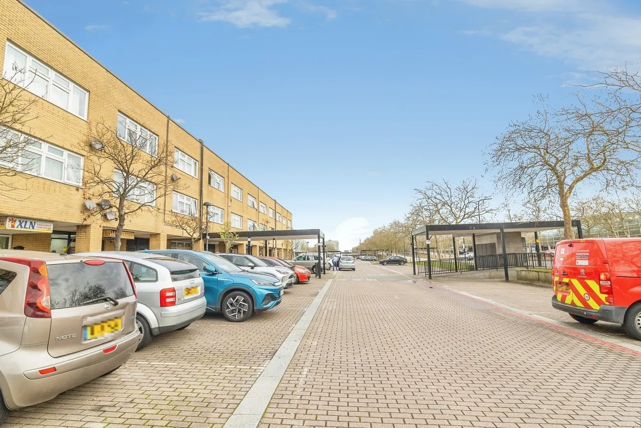 Silbury Boulevard, Milton Keynes, Buckinghamshire, MK9, photo 8