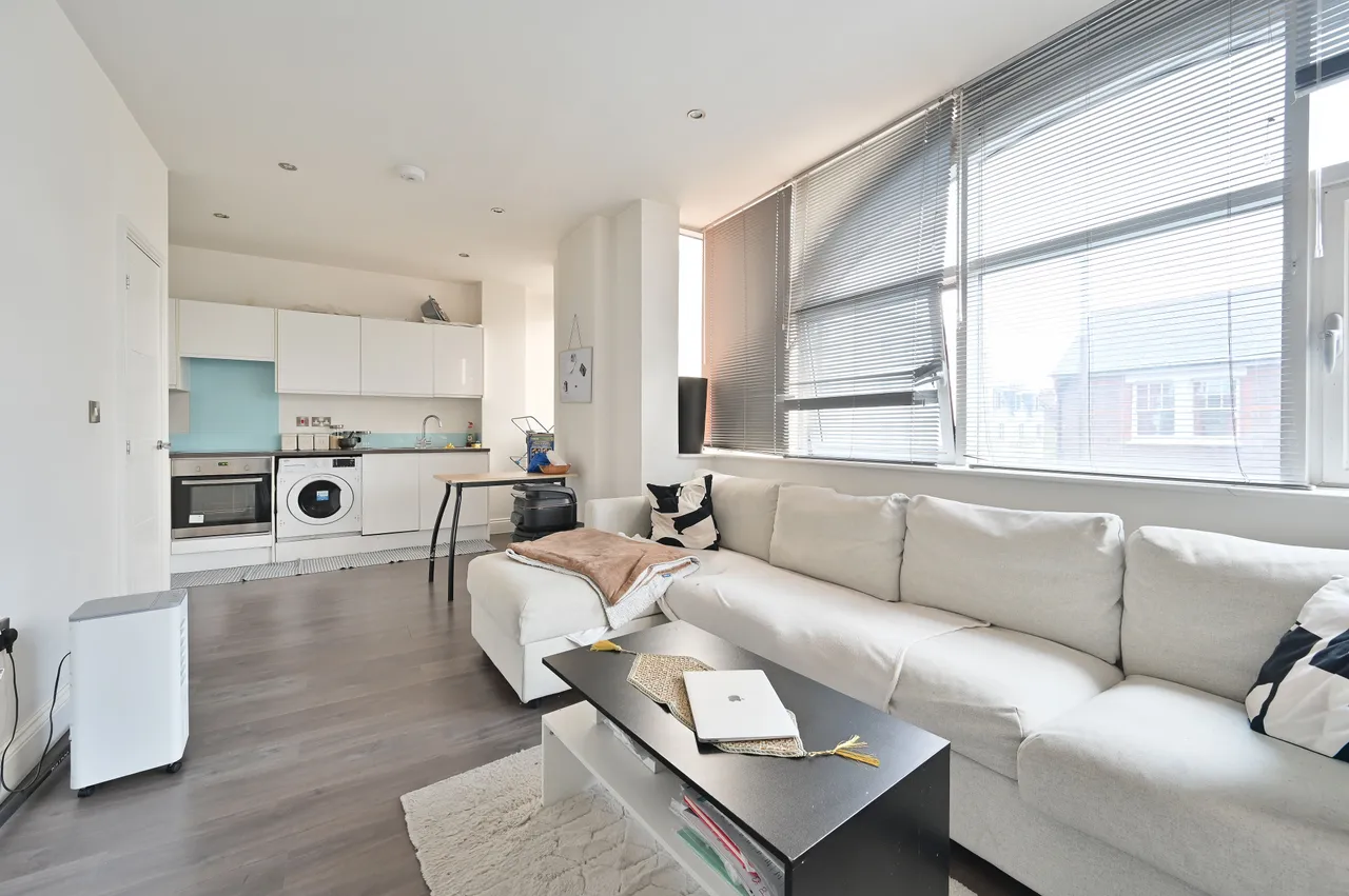 Flat 3, Chiltern House, Watford, photo 2