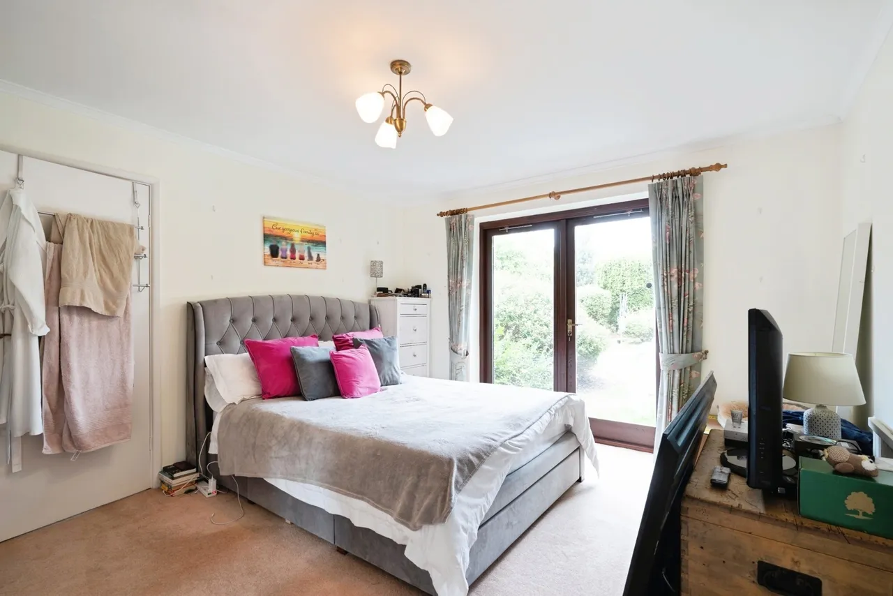 St. Thomas Avenue, Hayling Island, PO11, photo 6