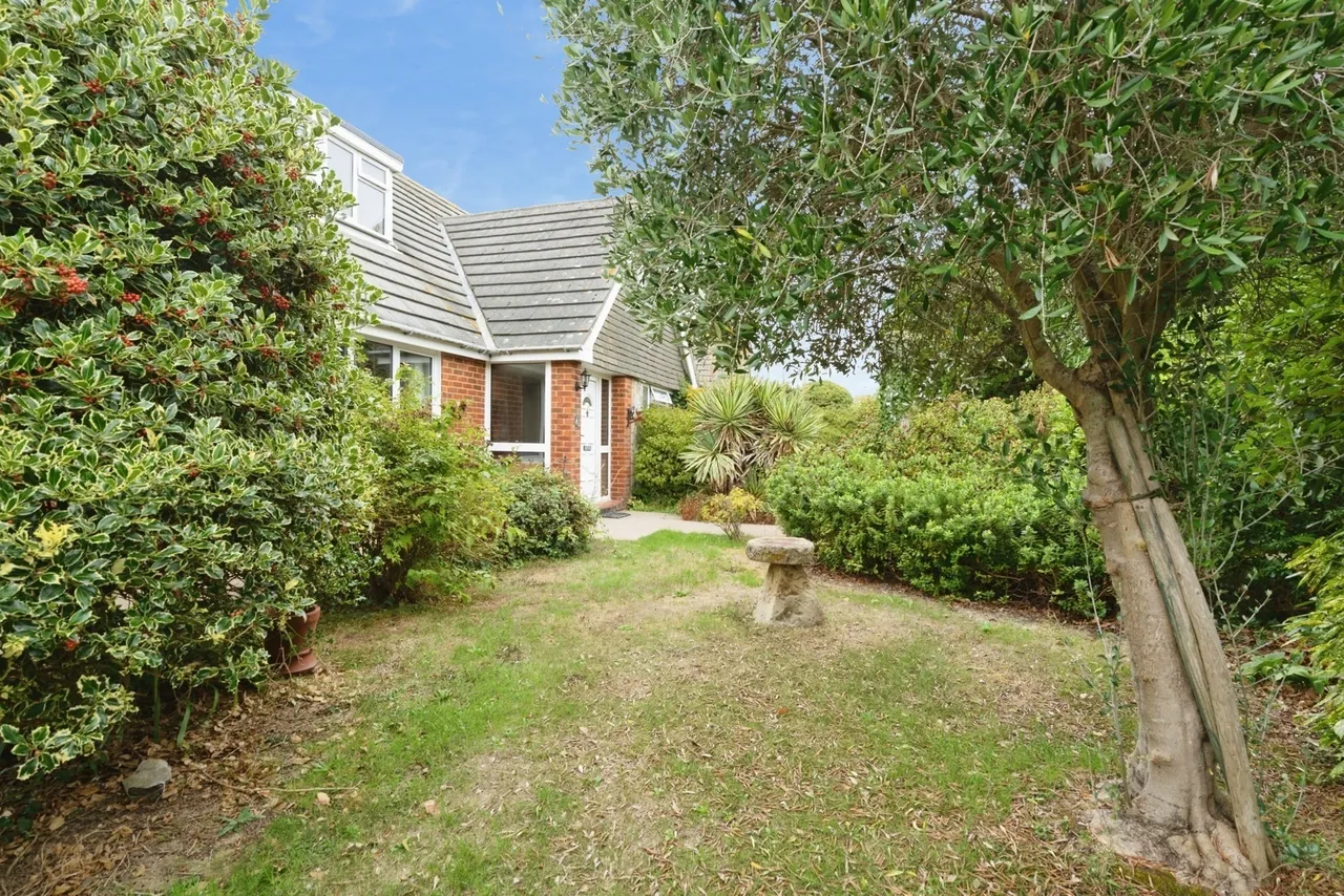 St. Thomas Avenue, Hayling Island, PO11, photo 21