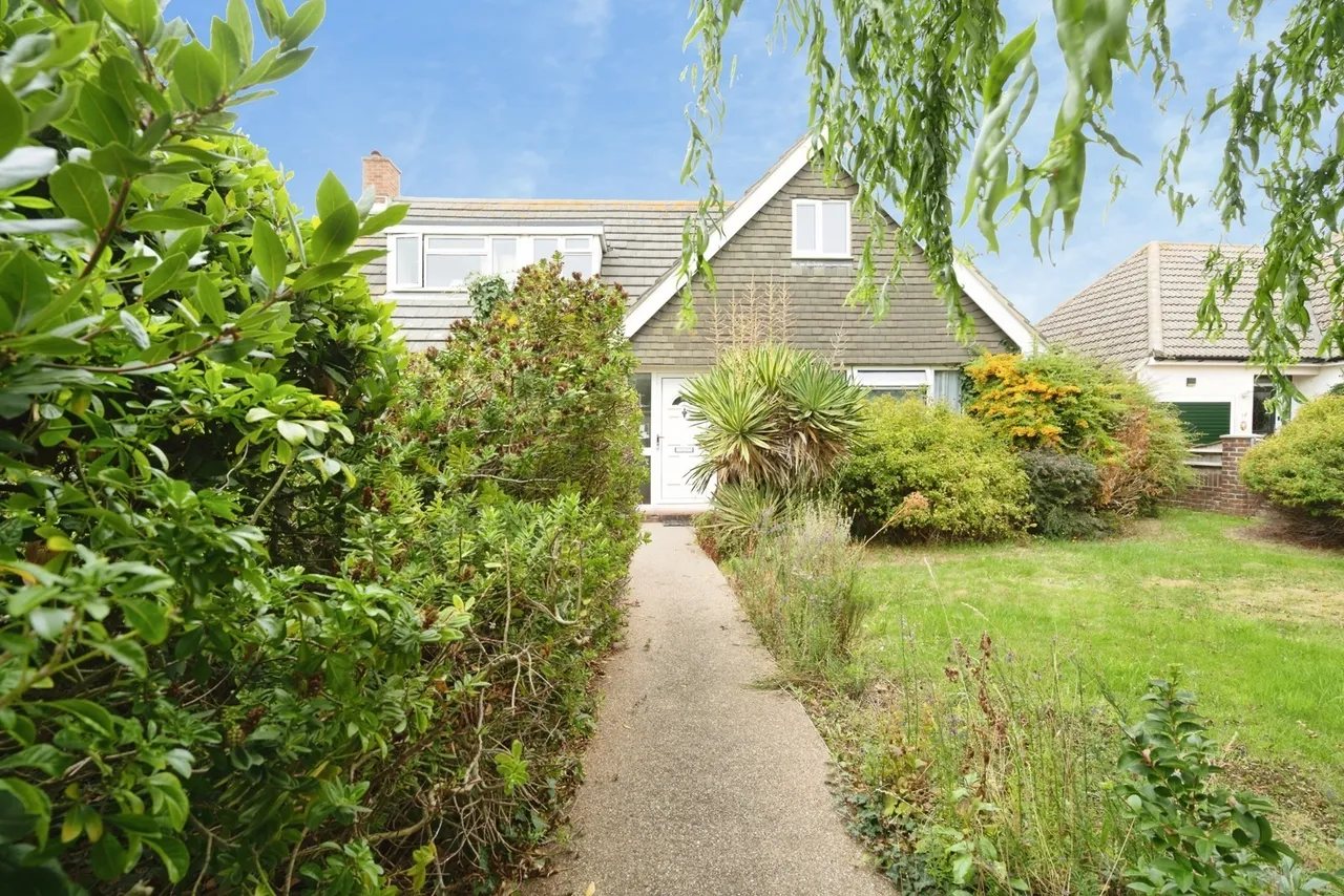 St. Thomas Avenue, Hayling Island, PO11, photo 3
