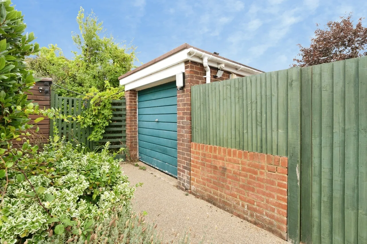 St. Thomas Avenue, Hayling Island, PO11, photo 10