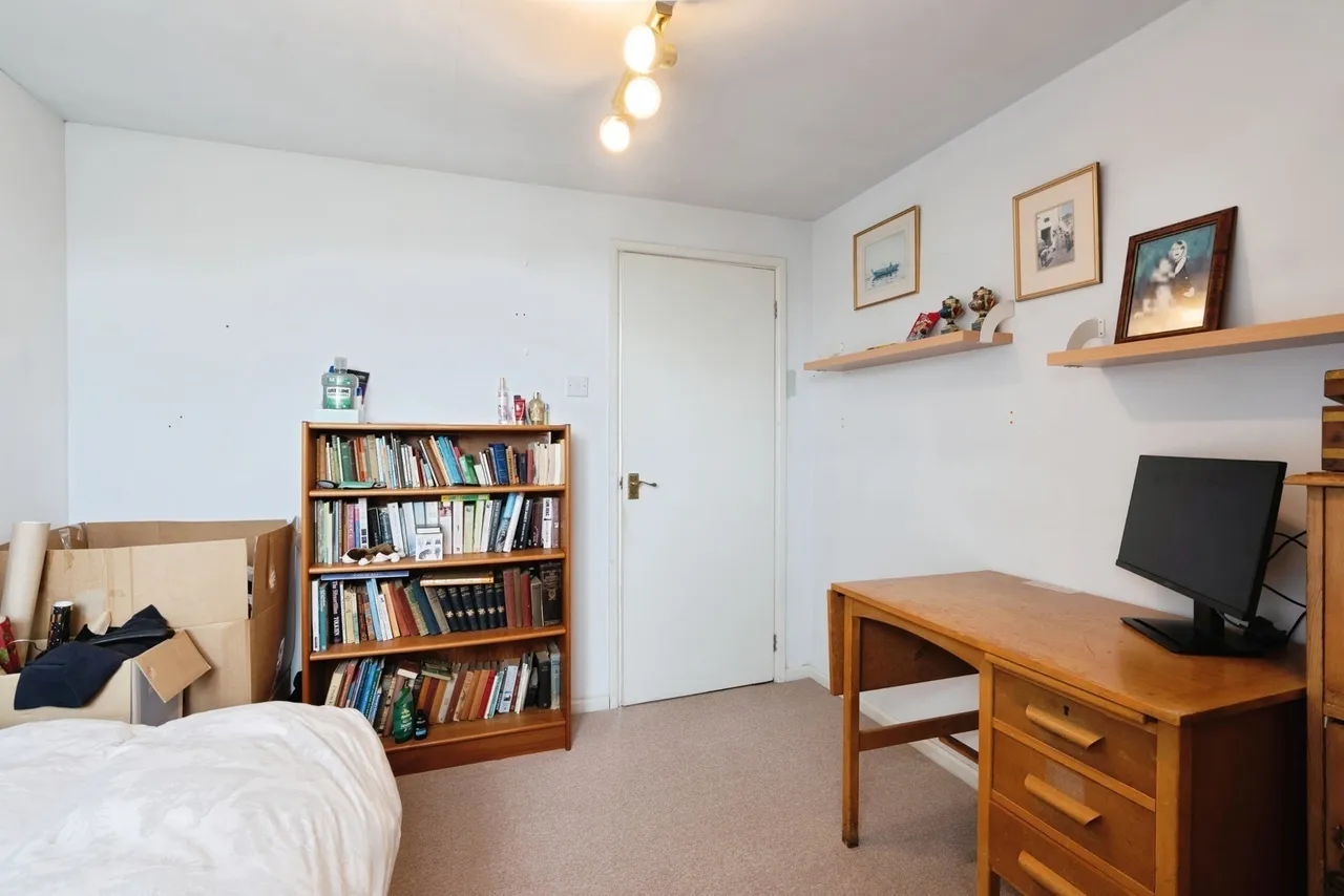 St. Thomas Avenue, Hayling Island, PO11, photo 17