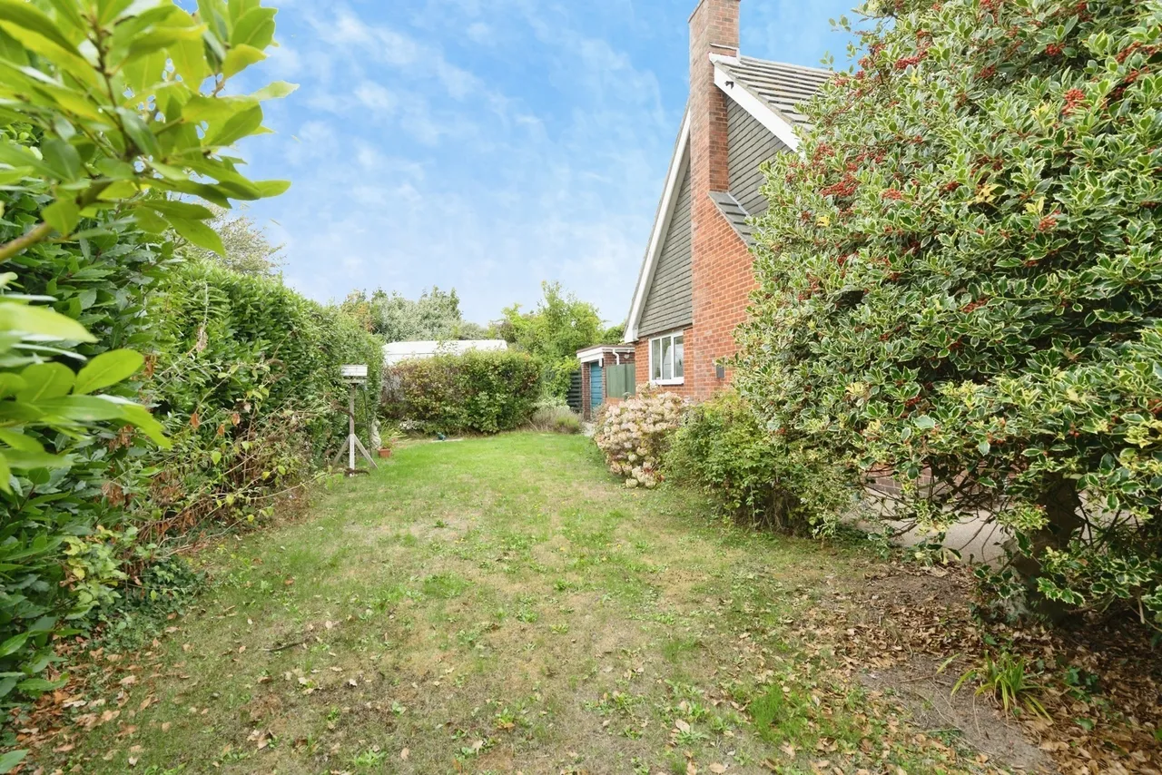 St. Thomas Avenue, Hayling Island, PO11, photo 4