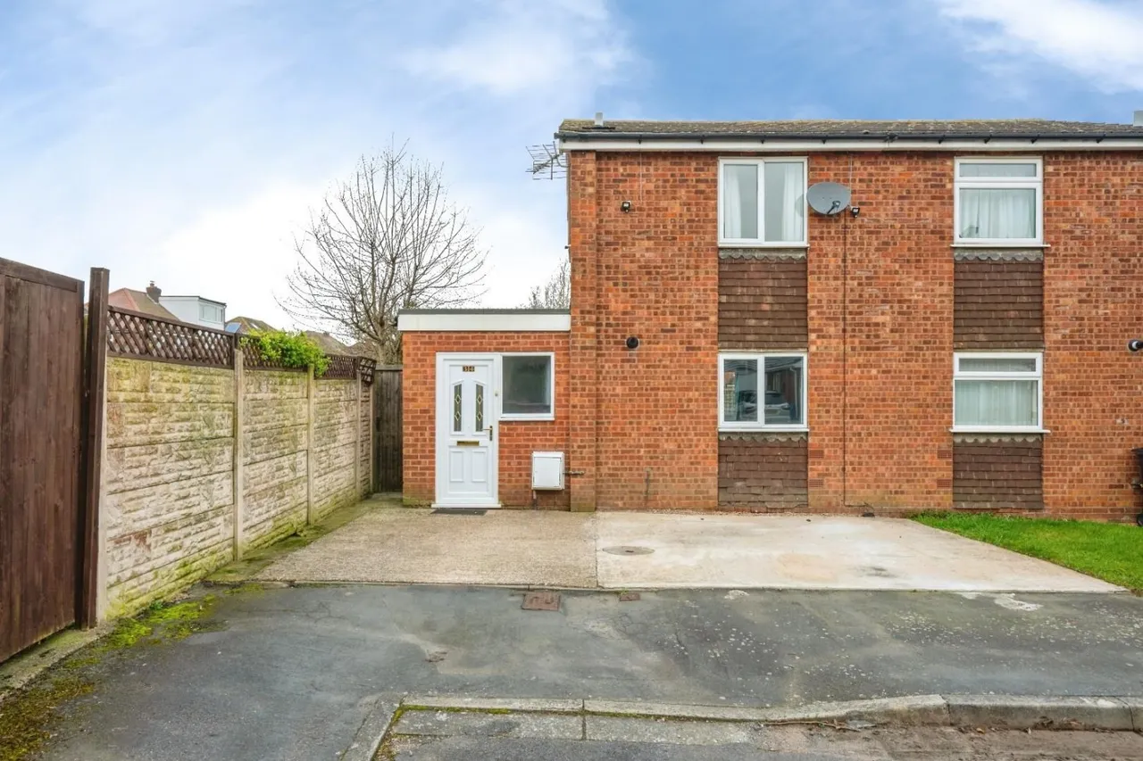 2 bed house for sale — Chestnut Close, Kingsbury, Tamworth