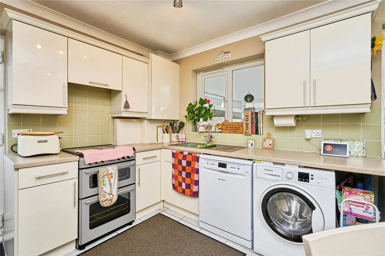 Aylett Close, Brading, PO36, photo 18