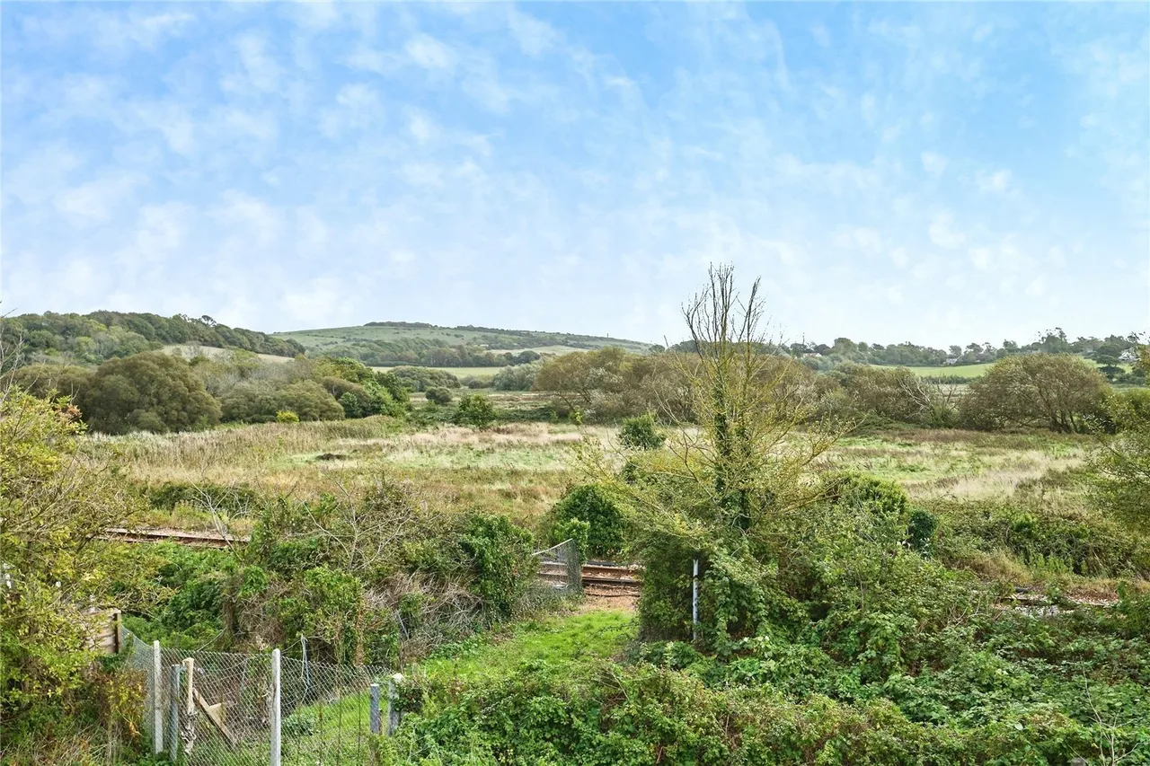 Aylett Close, Brading, PO36, photo 2