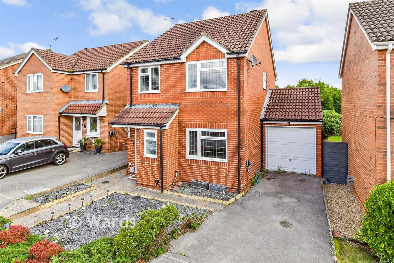 3 bed house for sale, Thistledown, Weavering, ME14