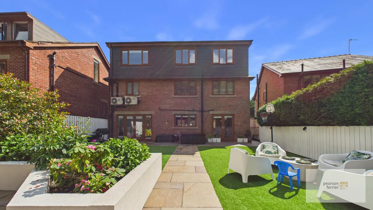 Manor Gardens, Bury, BL9 9FY, photo 12