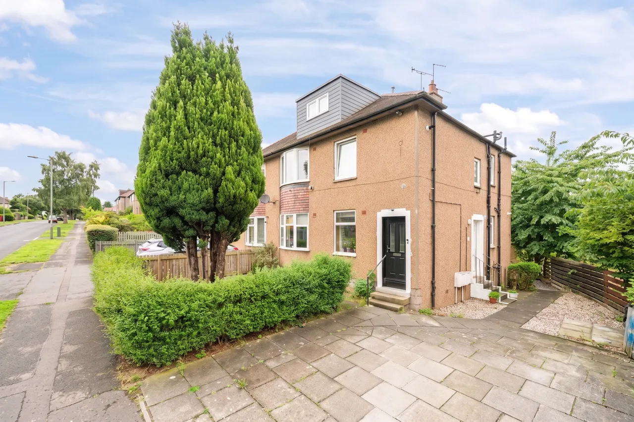 2 bed flat for sale, Carrick Knowe Avenue, Carrick Knowe, EH12