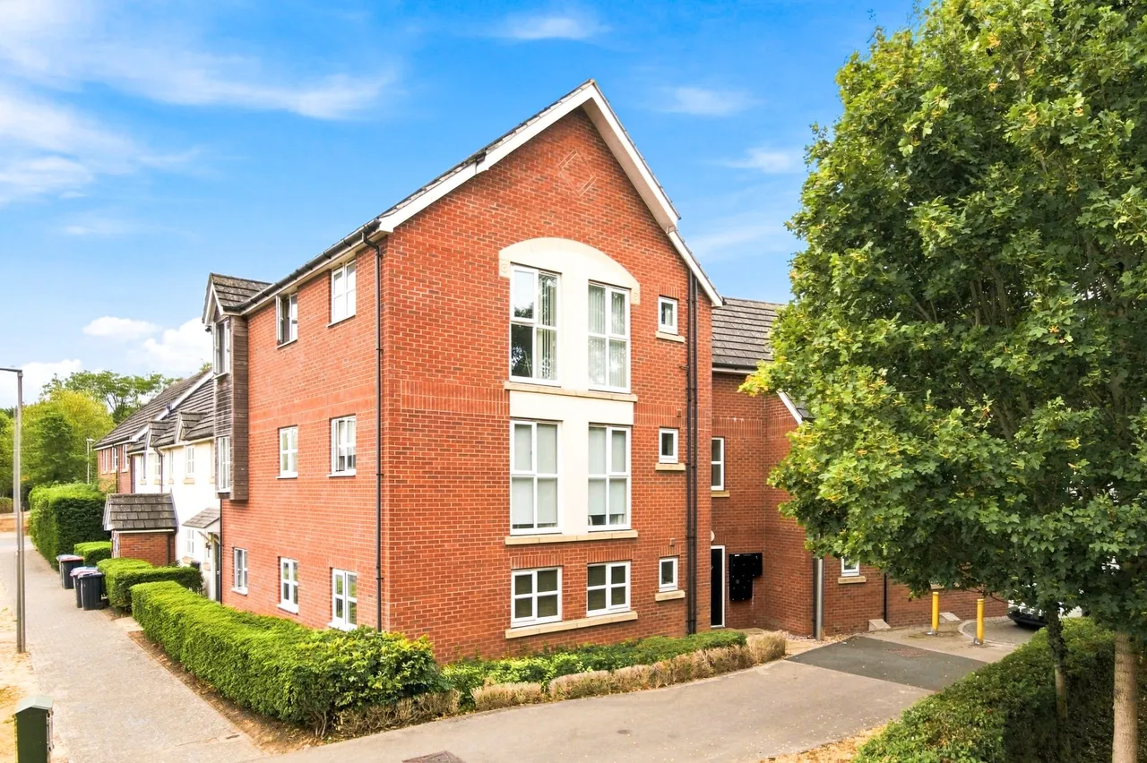 2 bed flat for sale — Empress Matilda Gardens, Old Wolverton, Milton Keynes, Milton Keynes, MK12 5FZ