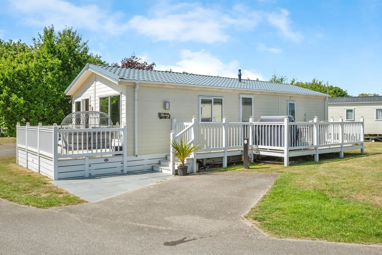 2 bed park home for sale, Mill Road, Burgh Castle, NR31