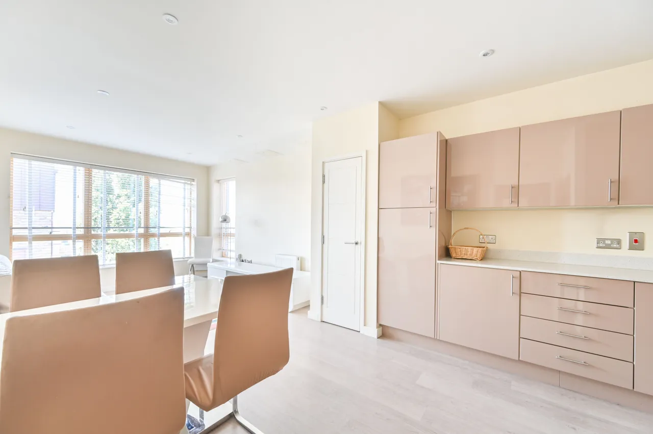 2 bed flat for sale — 21 Coles Green Court, Coles Green Road, London