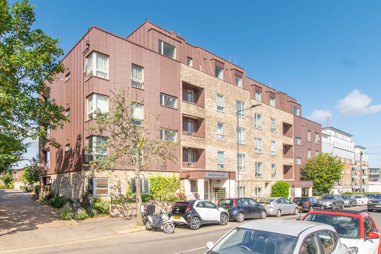 21 Coles Green Court, Coles Green Road, London, photo 2