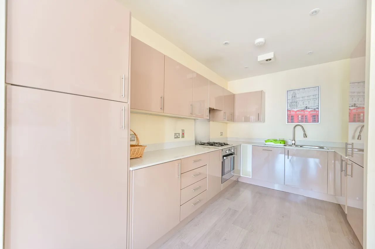 21 Coles Green Court, Coles Green Road, London, photo 7