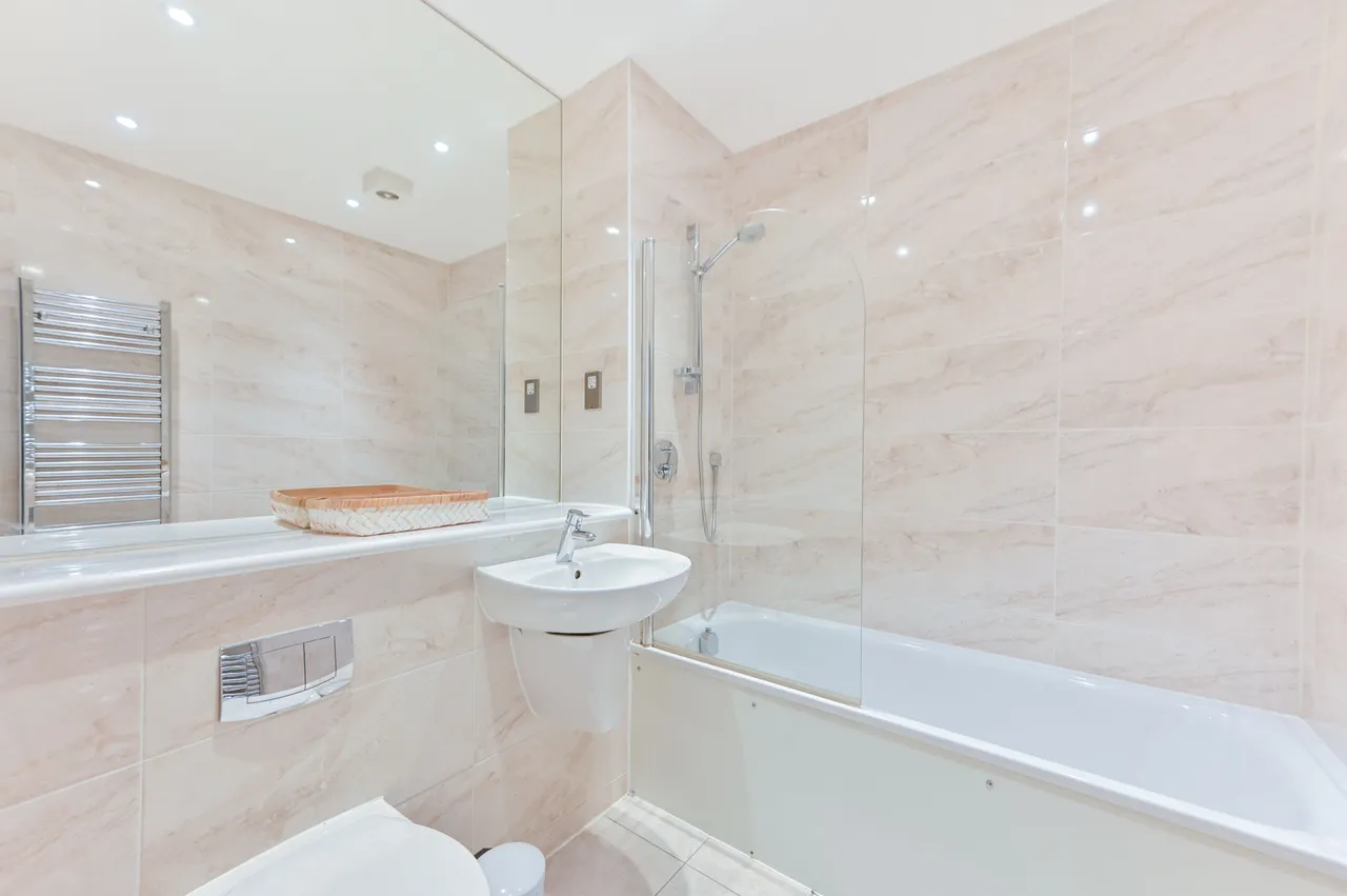 21 Coles Green Court, Coles Green Road, London, photo 3