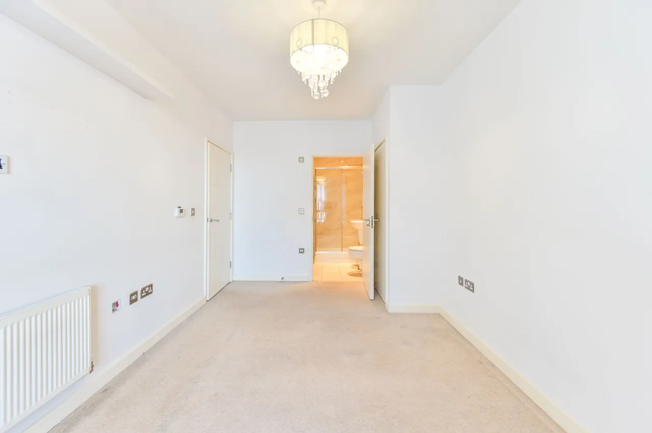 21 Coles Green Court, Coles Green Road, London, photo 6
