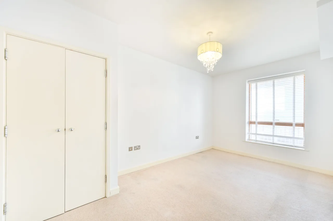 21 Coles Green Court, Coles Green Road, London, photo 8