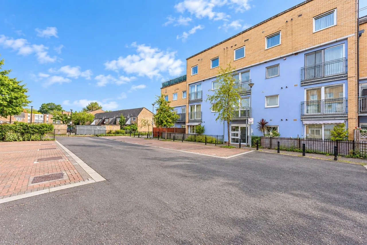 2 bed flat for sale, Wooldridge Close, Feltham, TW14