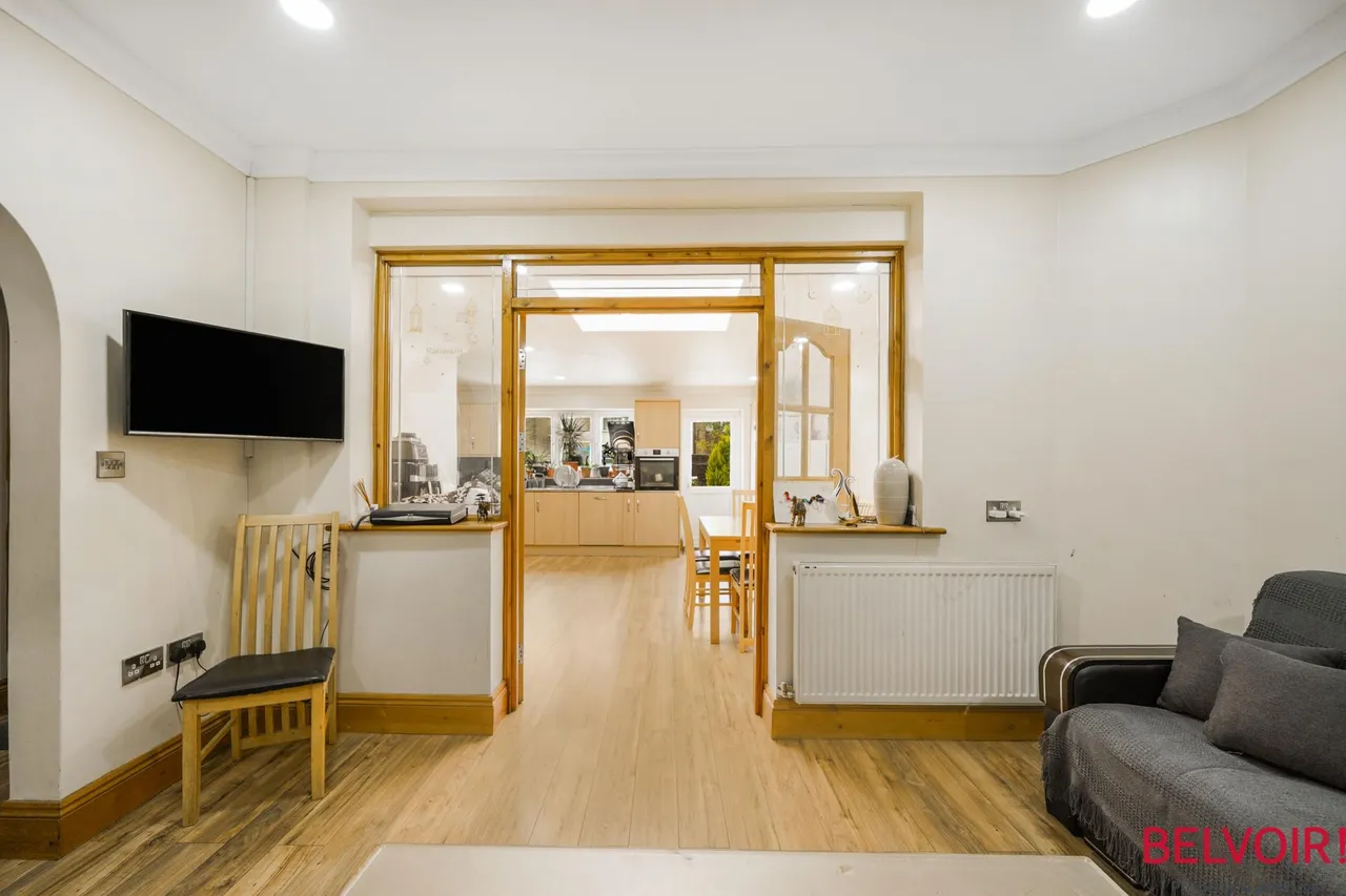 Third Avenue, London, E12, photo 10