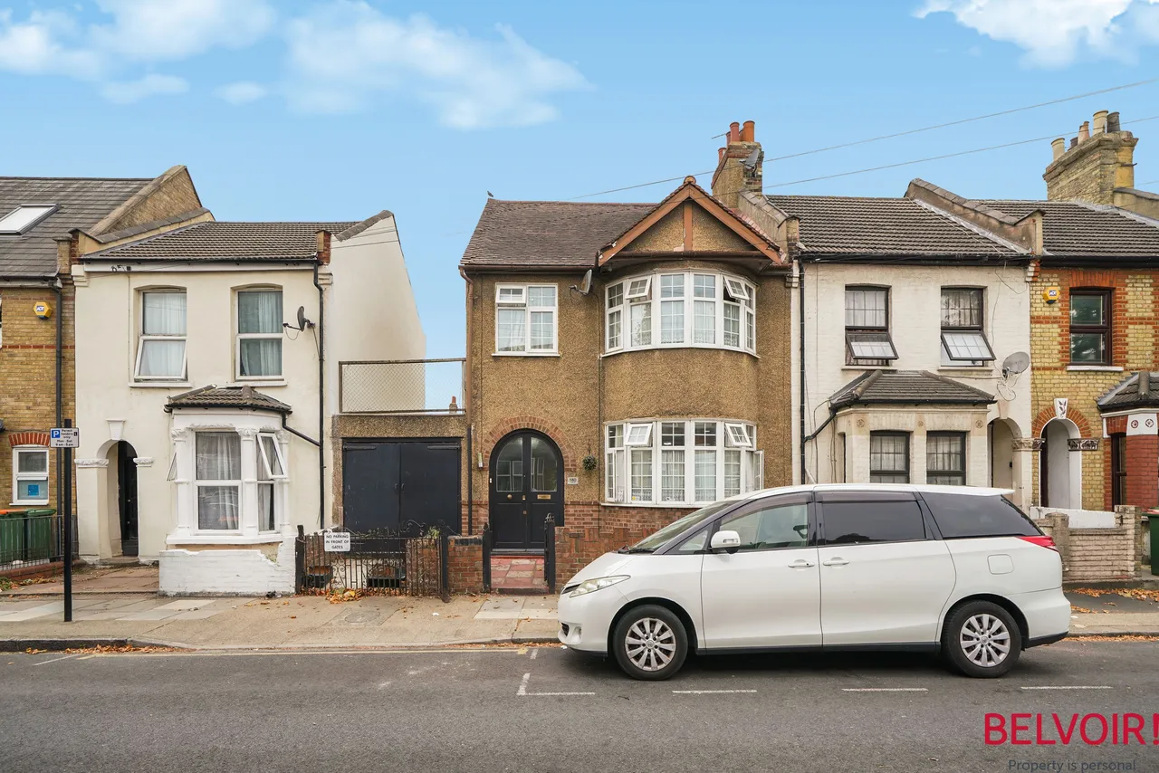 3 bed house for sale — Third Avenue, London, E12