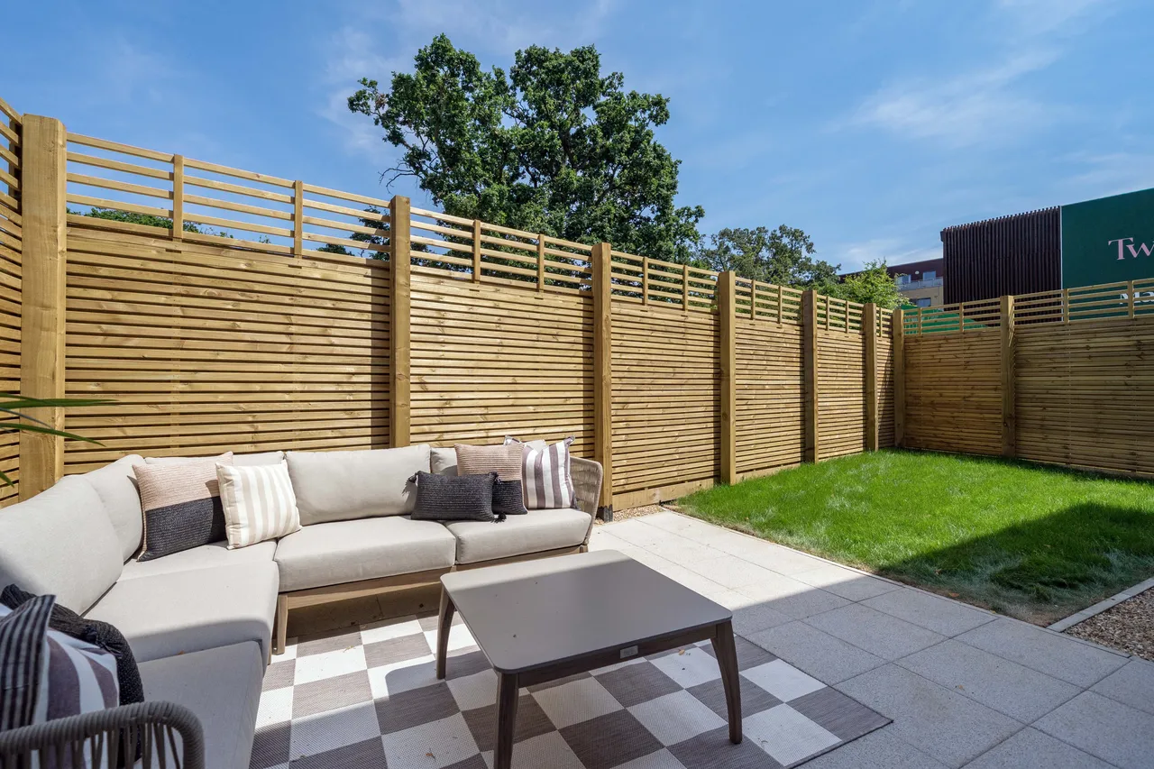 Twyford Abbey Road, Lon, NW10, photo 2